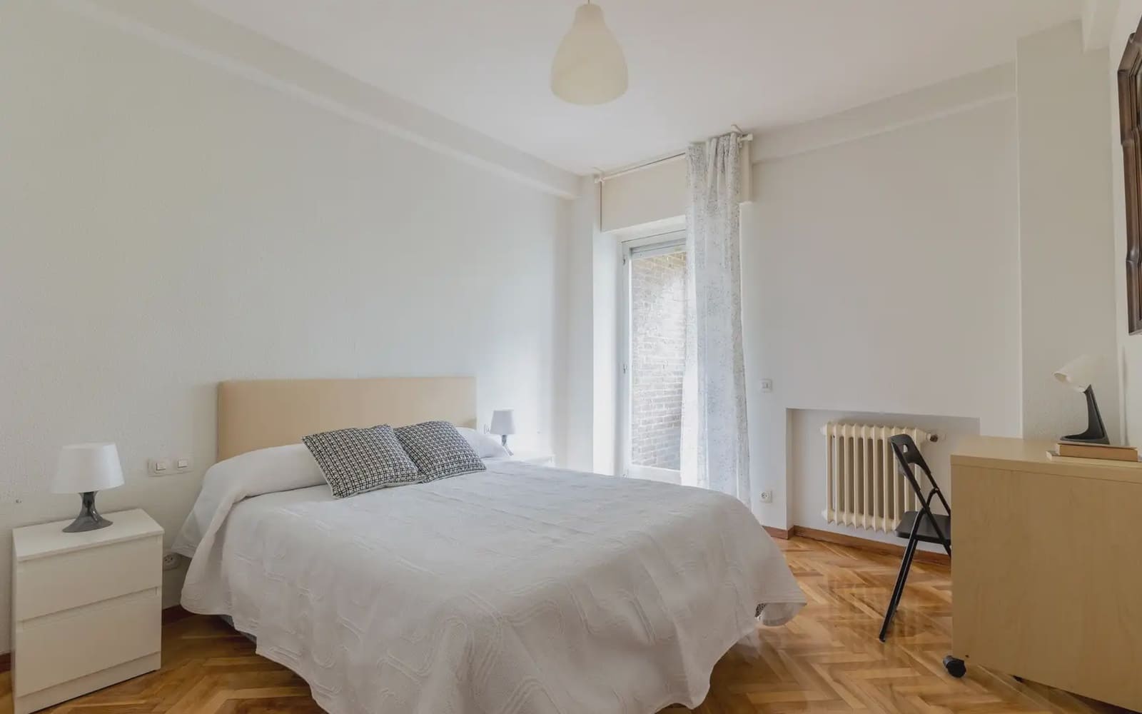 4 soveværelse Lejlighed til leje i Madrid by med garage - € 2.350 (Ref: 10073070)