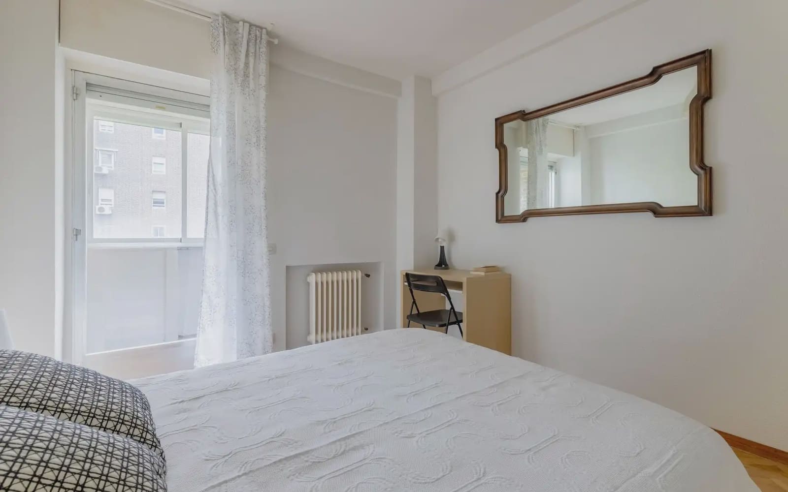 4 soveværelse Lejlighed til leje i Madrid by med garage - € 2.350 (Ref: 10073070)