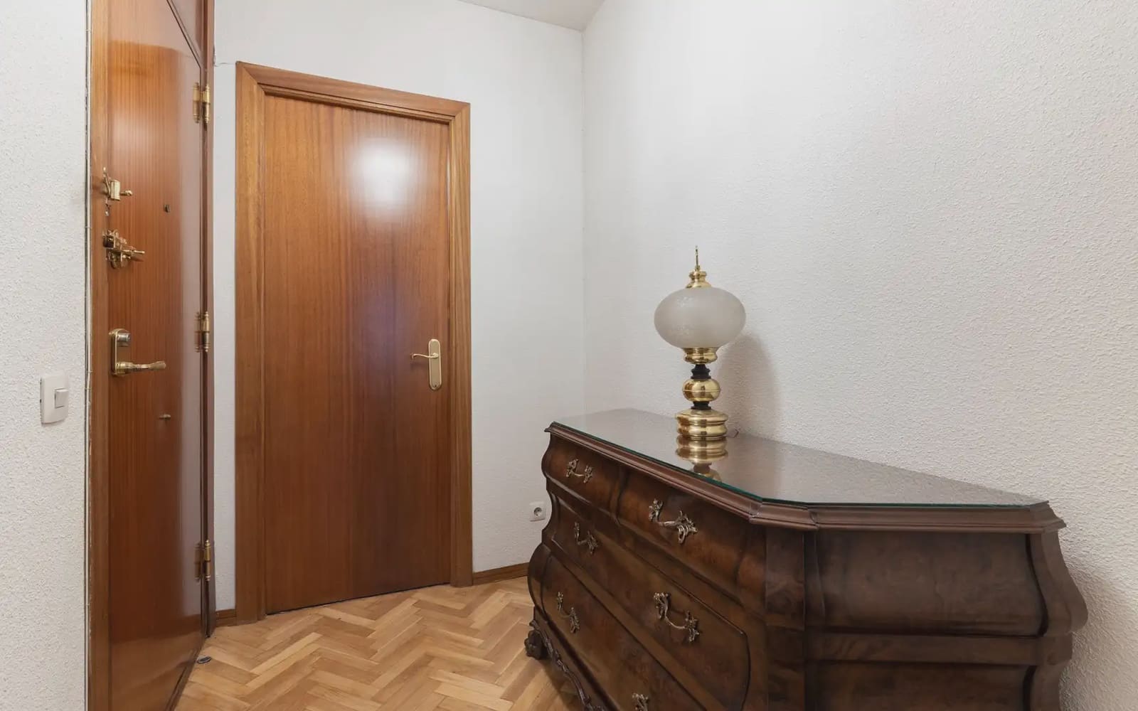 4 soveværelse Lejlighed til leje i Madrid by med garage - € 2.350 (Ref: 10073070)