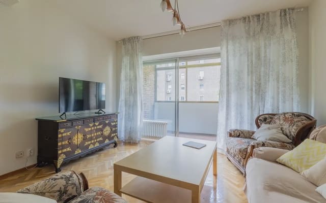 4 soveværelse Lejlighed til leje i Estrella, Madrid by med garage - € 2.350 (Ref: 10073070)