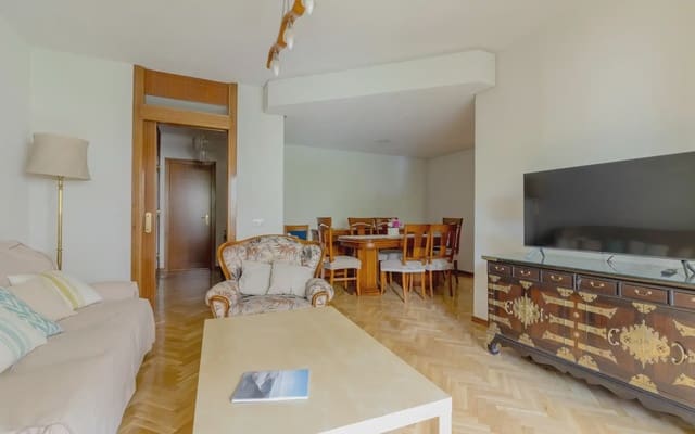 4 soveværelse Lejlighed til leje i Estrella, Madrid by med garage - € 2.350 (Ref: 10073070)