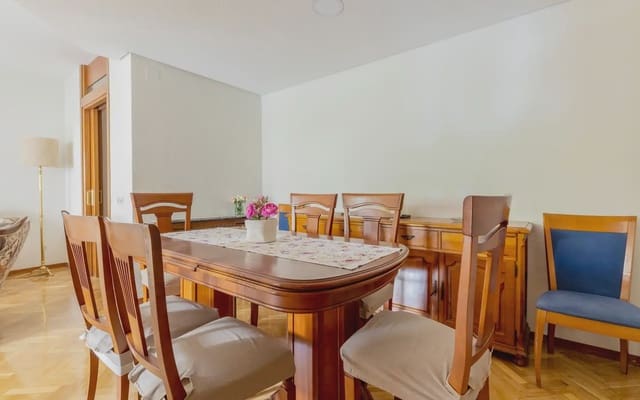 4 soveværelse Lejlighed til leje i Estrella, Madrid by med garage - € 2.350 (Ref: 10073070)