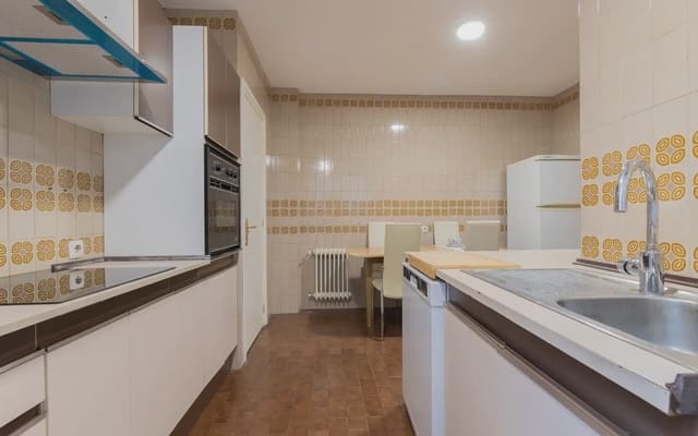 4 soveværelse Lejlighed til leje i Estrella, Madrid by med garage - € 2.350 (Ref: 10073070)