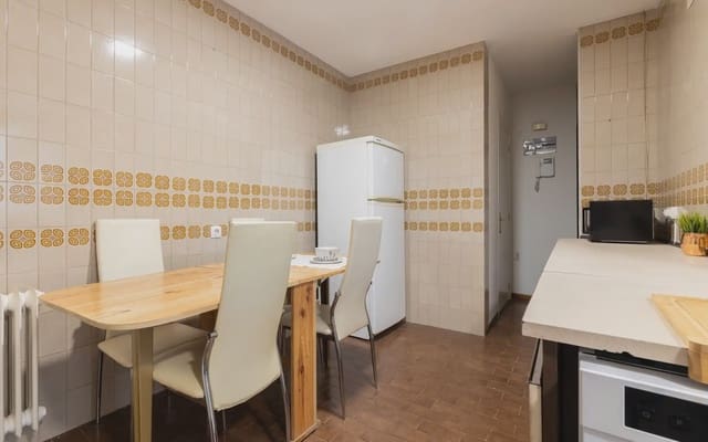 4 soveværelse Lejlighed til leje i Estrella, Madrid by med garage - € 2.350 (Ref: 10073070)