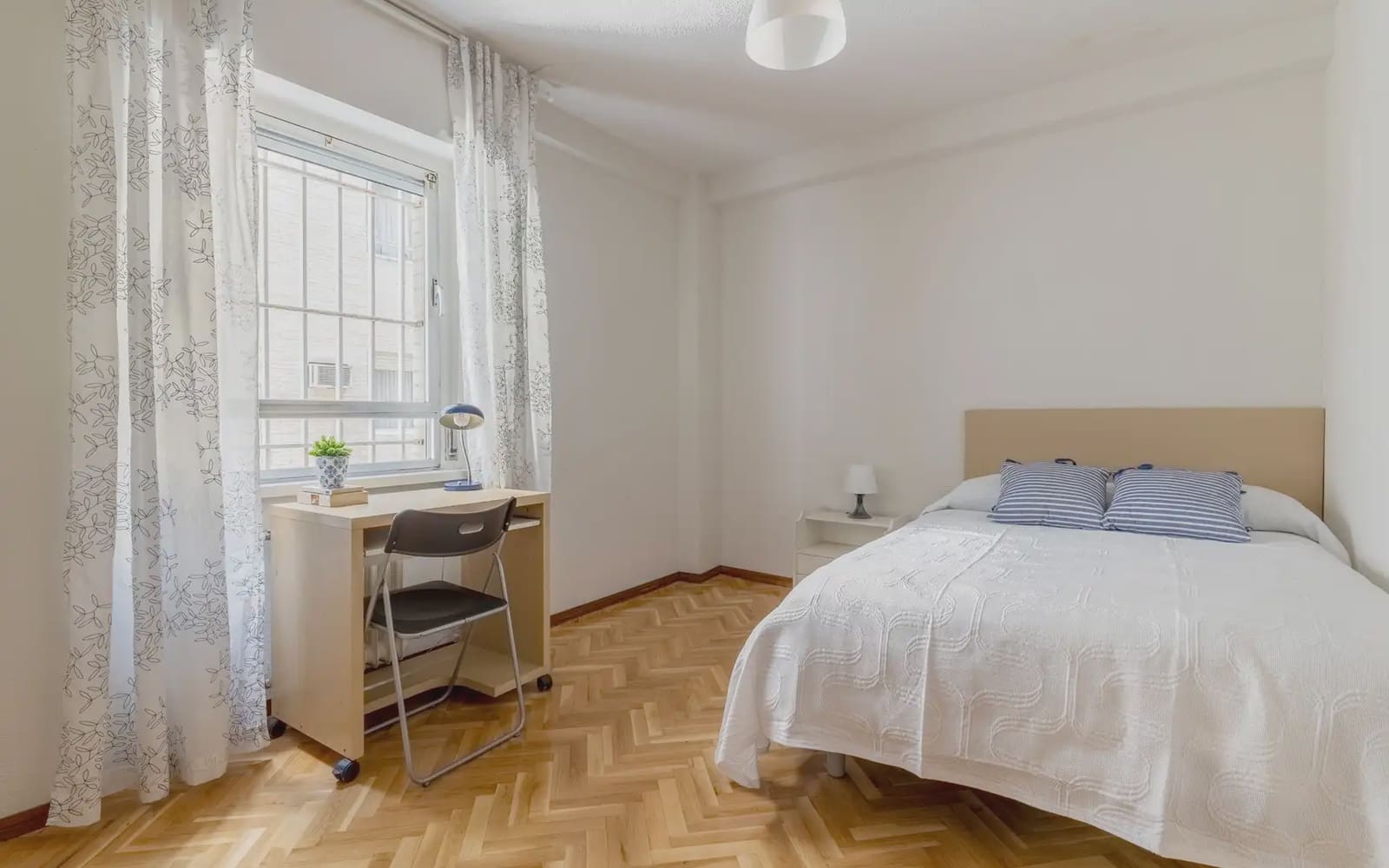 4 soveværelse Lejlighed til leje i Madrid by med garage - € 2.350 (Ref: 10073070)