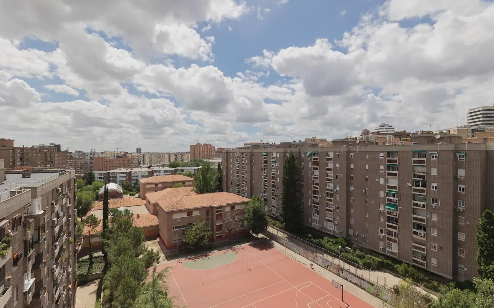 4 soveværelse Lejlighed til leje i Madrid by med garage - € 2.350 (Ref: 10073070)