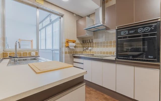 4 soveværelse Lejlighed til leje i Estrella, Madrid by med garage - € 2.350 (Ref: 10073070)