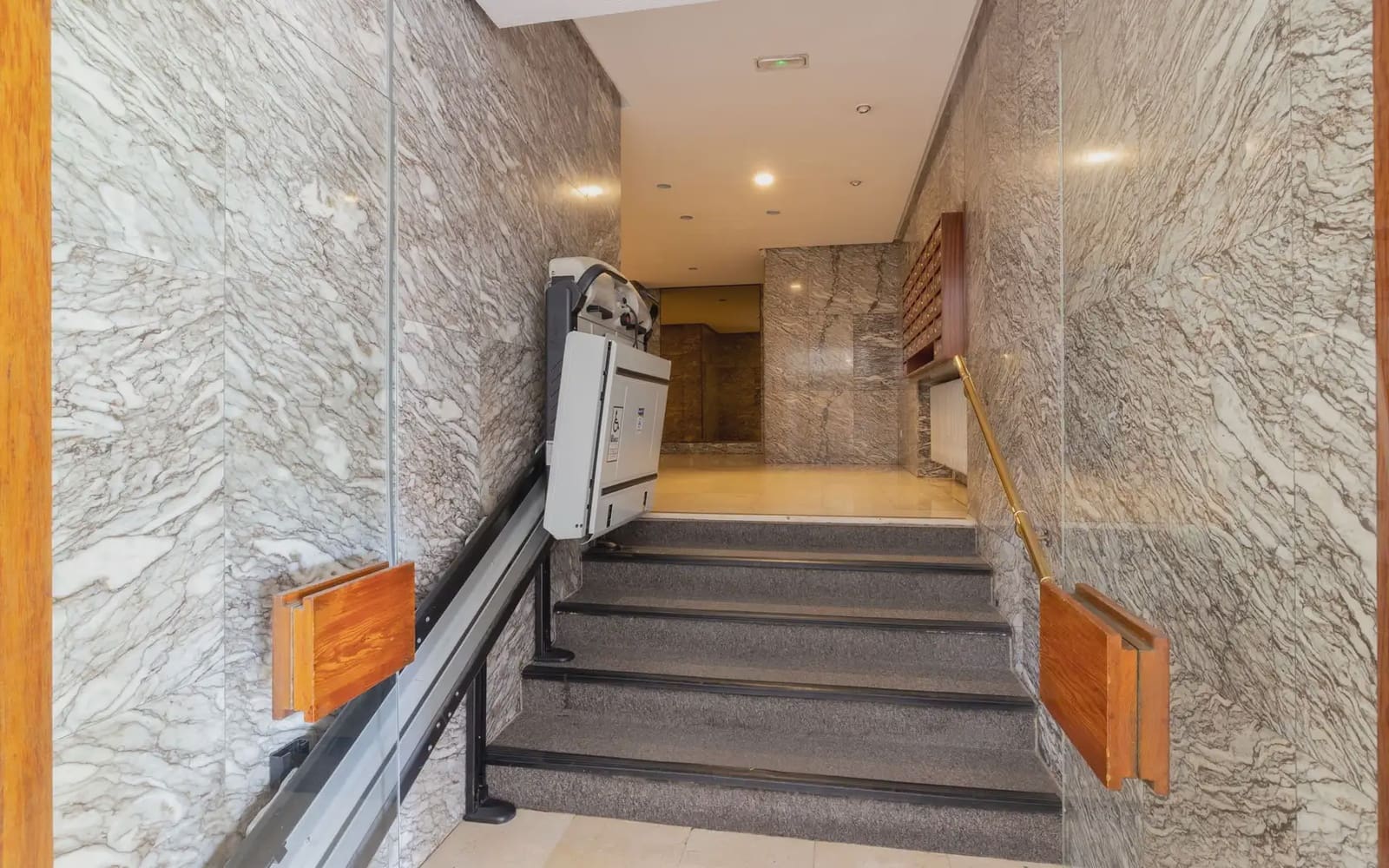 4 soveværelse Lejlighed til leje i Madrid by med garage - € 2.350 (Ref: 10073070)