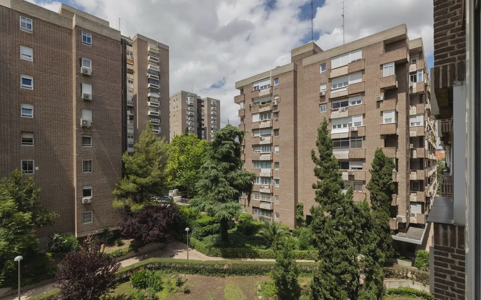 4 soveværelse Lejlighed til leje i Madrid by med garage - € 2.350 (Ref: 10073070)