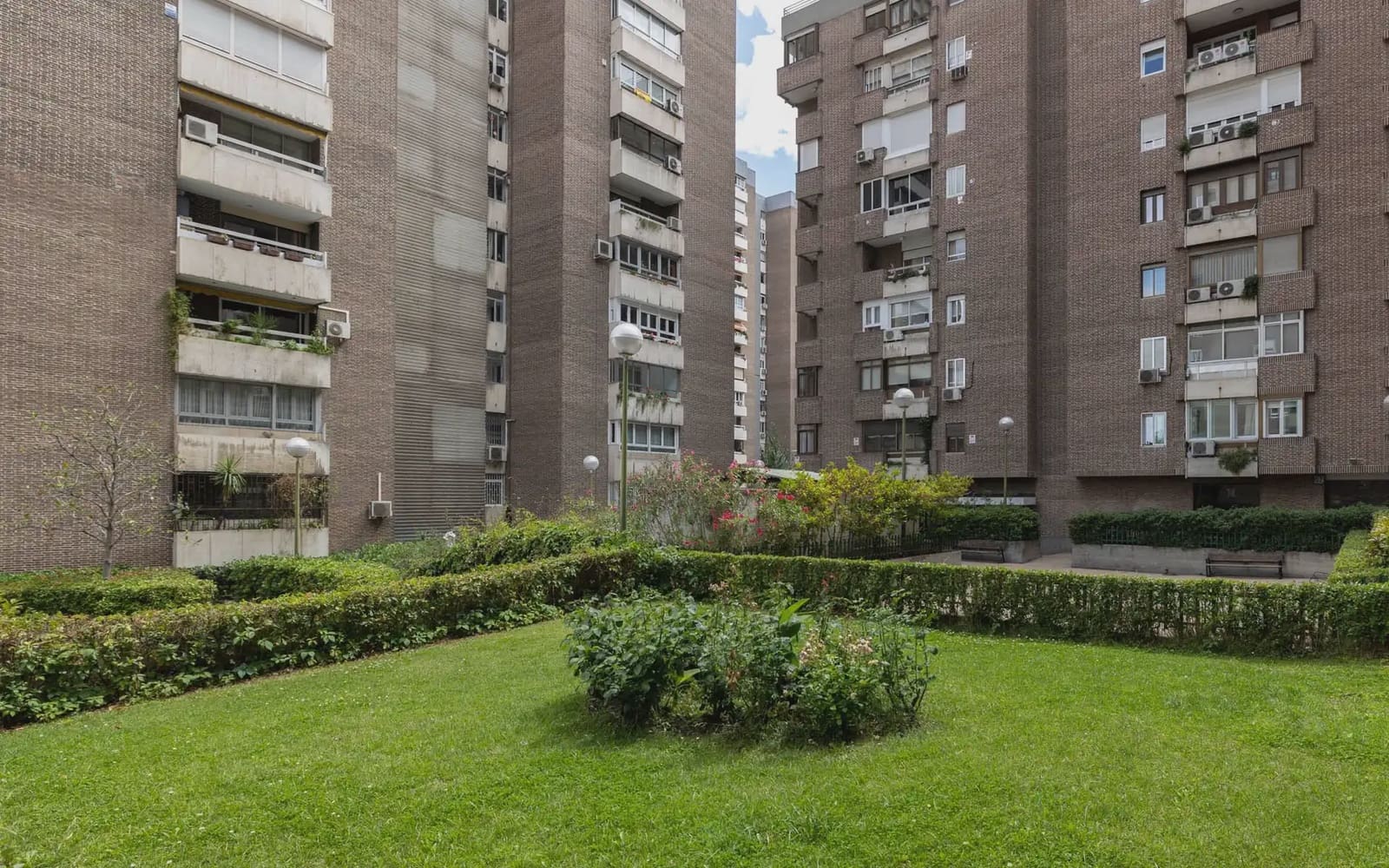 4 soveværelse Lejlighed til leje i Madrid by med garage - € 2.350 (Ref: 10073070)