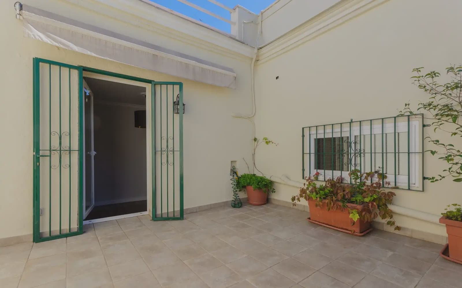 3 bedroom Penthouse for rent in Madrid city - € 2,800 (Ref: 10073071)