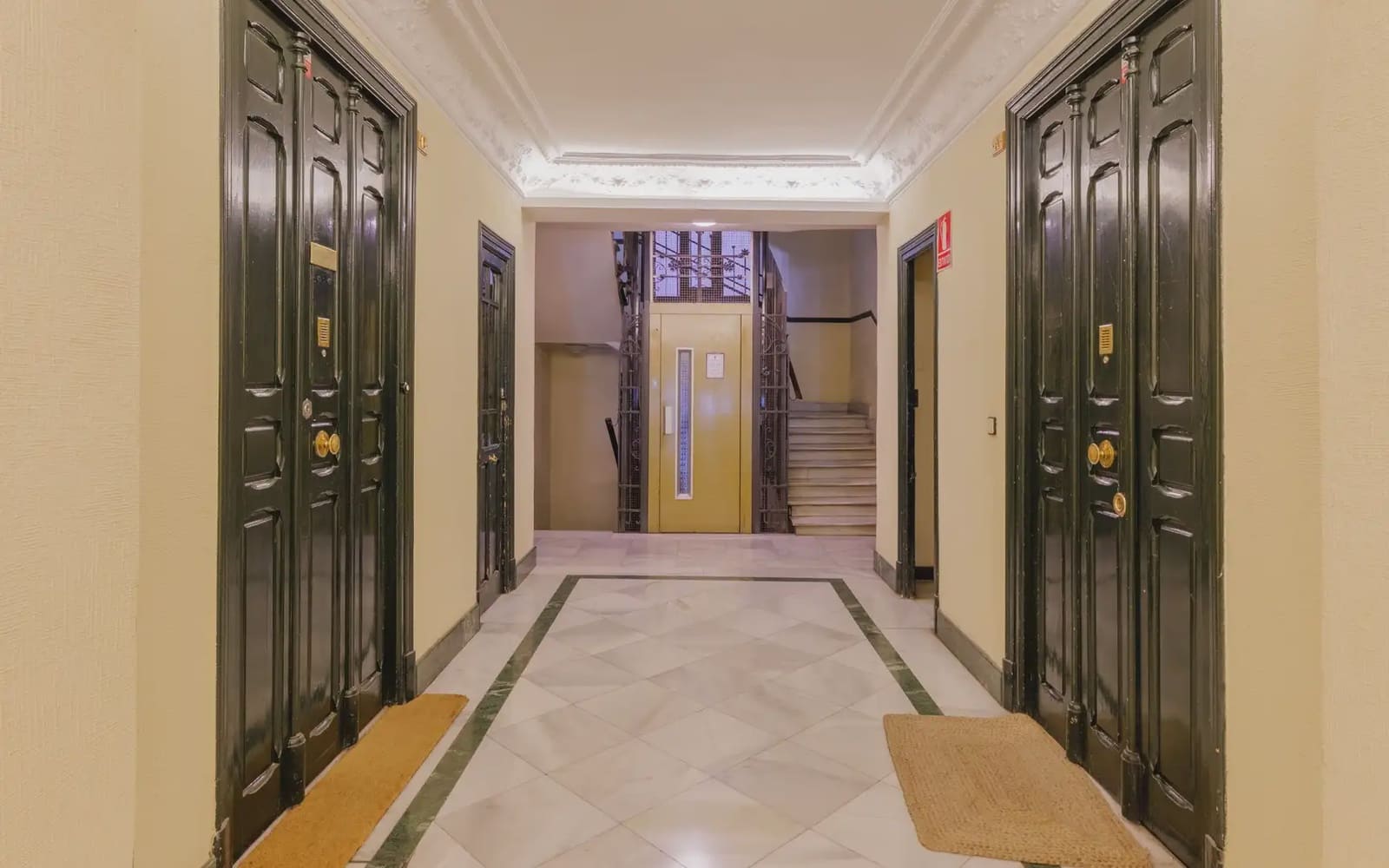 3 bedroom Penthouse for rent in Madrid city - € 2,800 (Ref: 10073071)