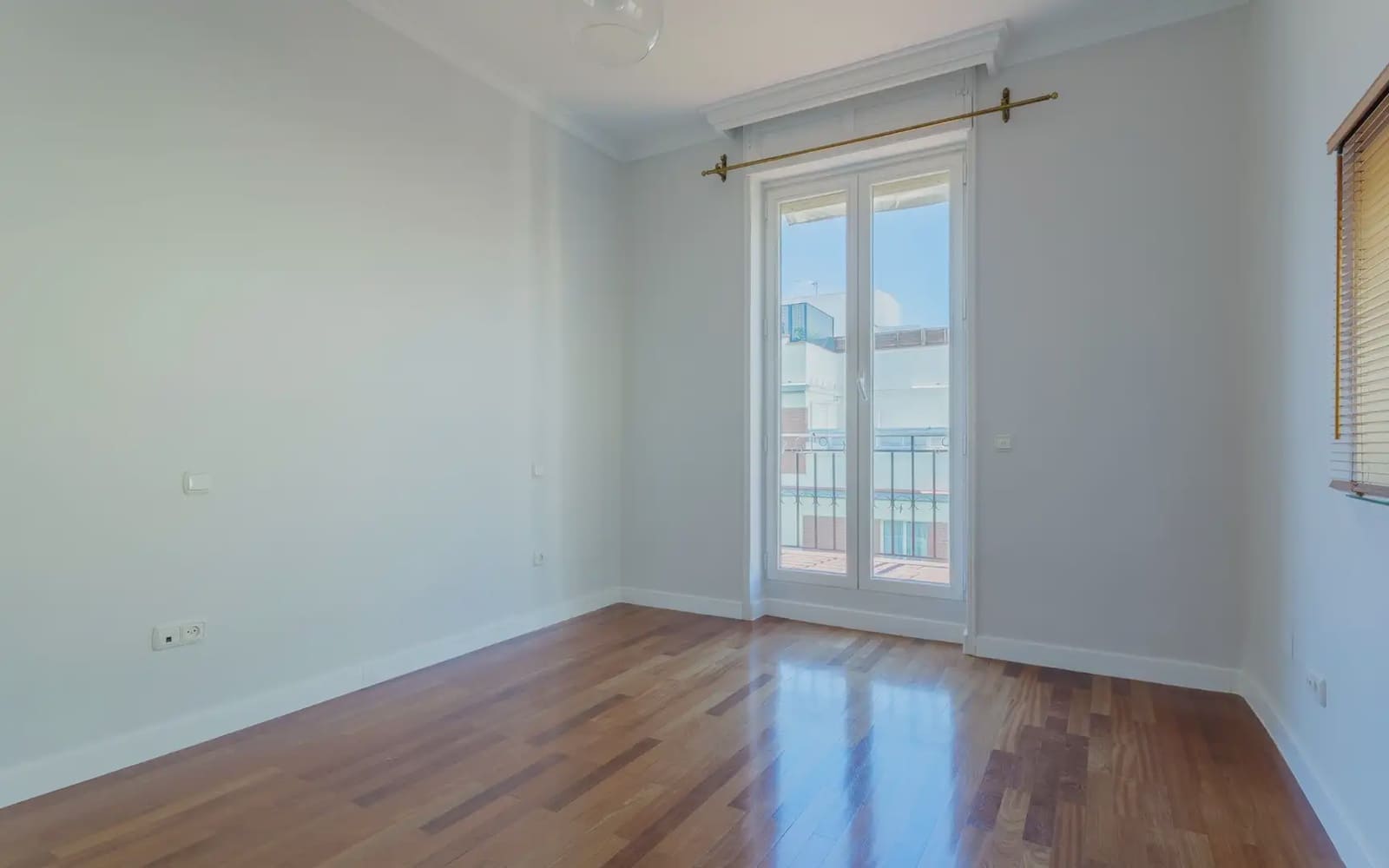 3 bedroom Penthouse for rent in Madrid city - € 2,800 (Ref: 10073071)