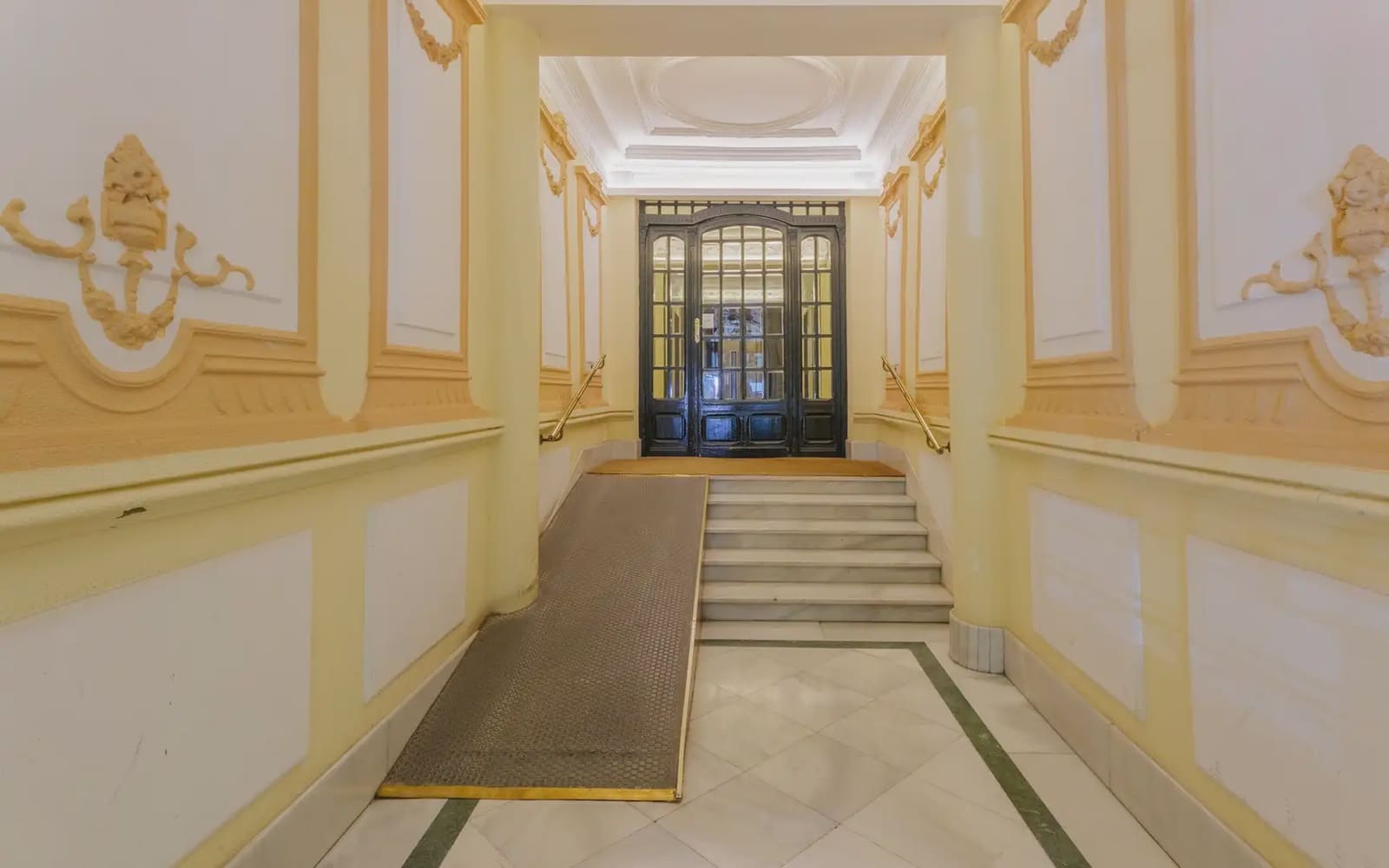 3 bedroom Penthouse for rent in Madrid city - € 2,800 (Ref: 10073071)