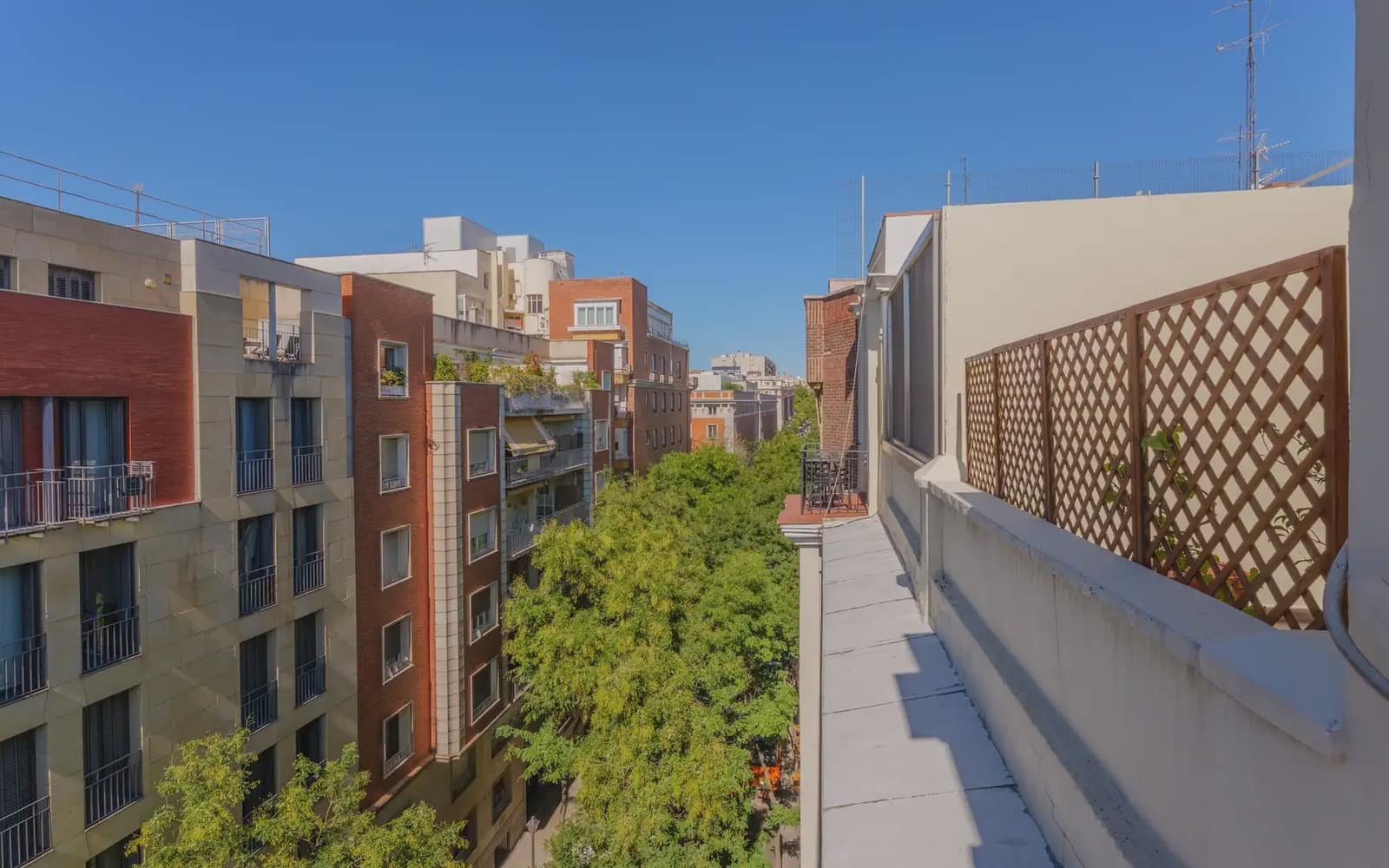 3 bedroom Penthouse for rent in Madrid city - € 2,800 (Ref: 10073071)