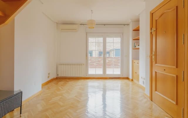 2 soveværelse Penthouse til leje i Almenara, Madrid by med garage - € 1.500 (Ref: 10073072)
