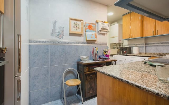 4 soveværelse Lejlighed til salg i Sant Boi de Llobregat - € 310.000 (Ref: 10088424)