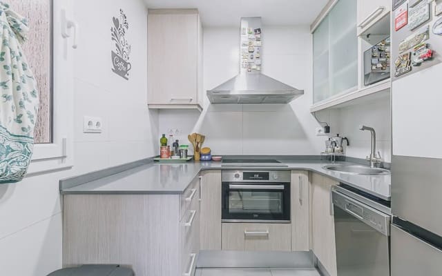 Piso de 3 habitaciones en El Poble Sec, Barcelona ciudad en venta - 340.000 € (Ref: 10104327)