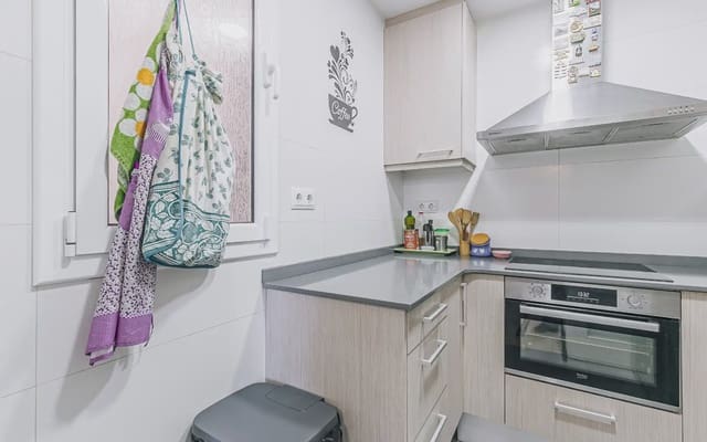 Piso de 3 habitaciones en El Poble Sec, Barcelona ciudad en venta - 340.000 € (Ref: 10104327)