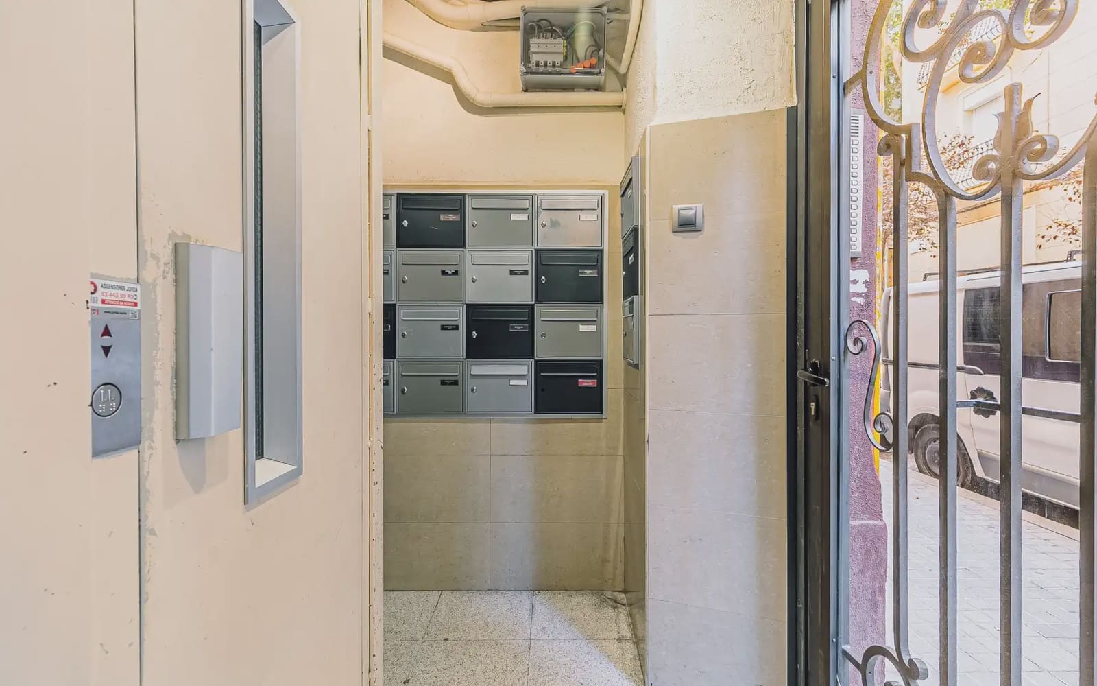 Piso de 3 habitaciones en Barcelona ciudad en venta - 340.000 € (Ref: 10104327)