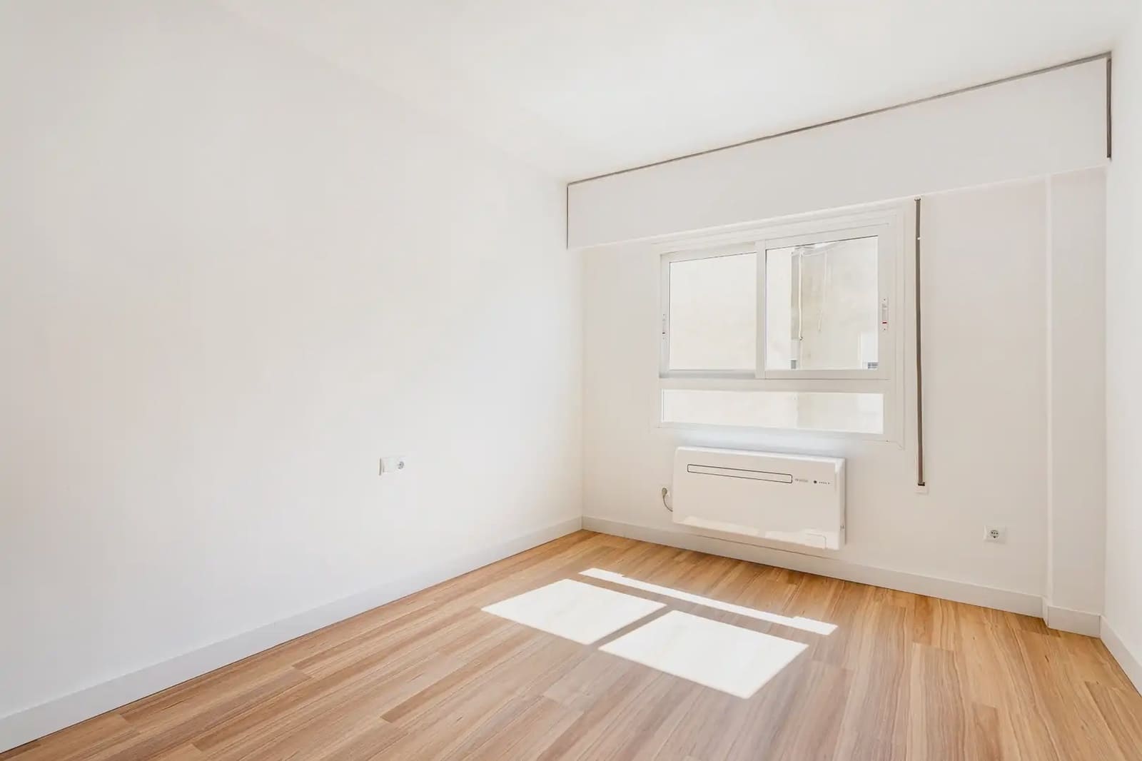3 bedroom Flat for sale in Valencia city with garage - € 523,000 (Ref: 10120936)