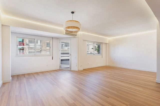 3 bedroom Flat for sale in Nou Moles, Valencia city with garage - € 523,000 (Ref: 10120936)