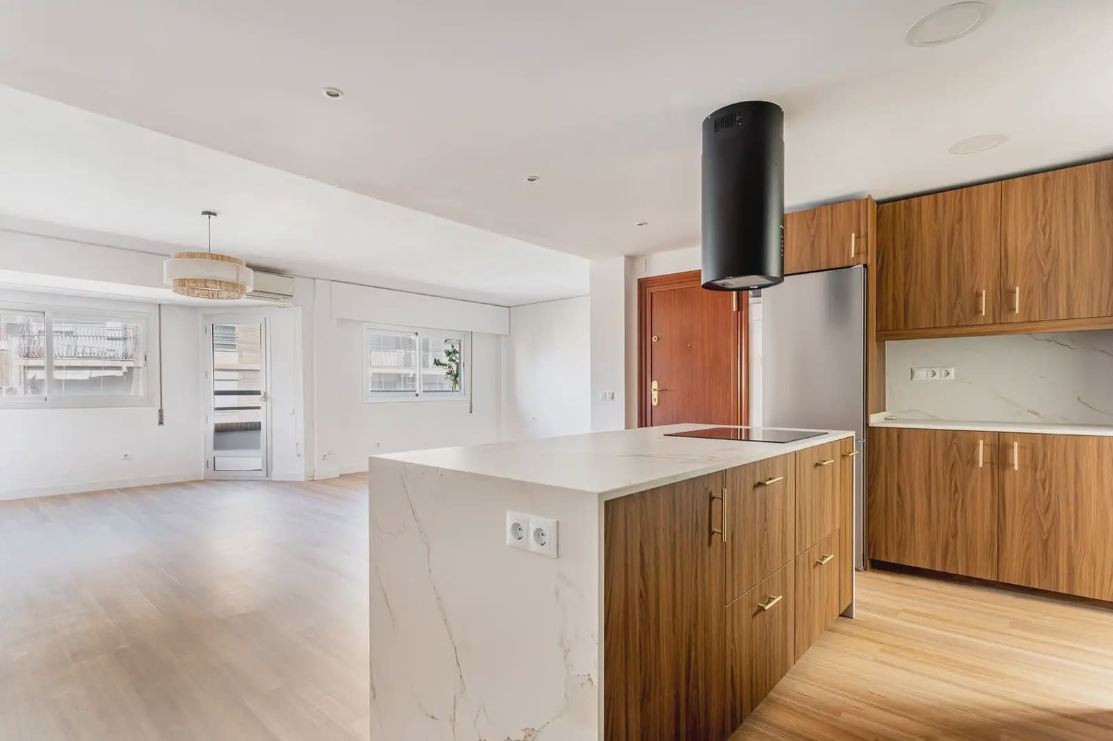 3 bedroom Flat for sale in Valencia city with garage - € 523,000 (Ref: 10120936)