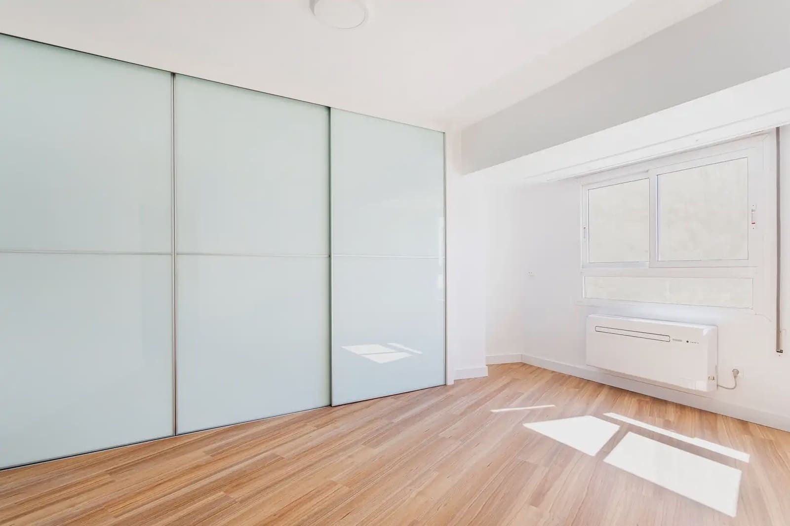 3 bedroom Flat for sale in Valencia city with garage - € 523,000 (Ref: 10120936)