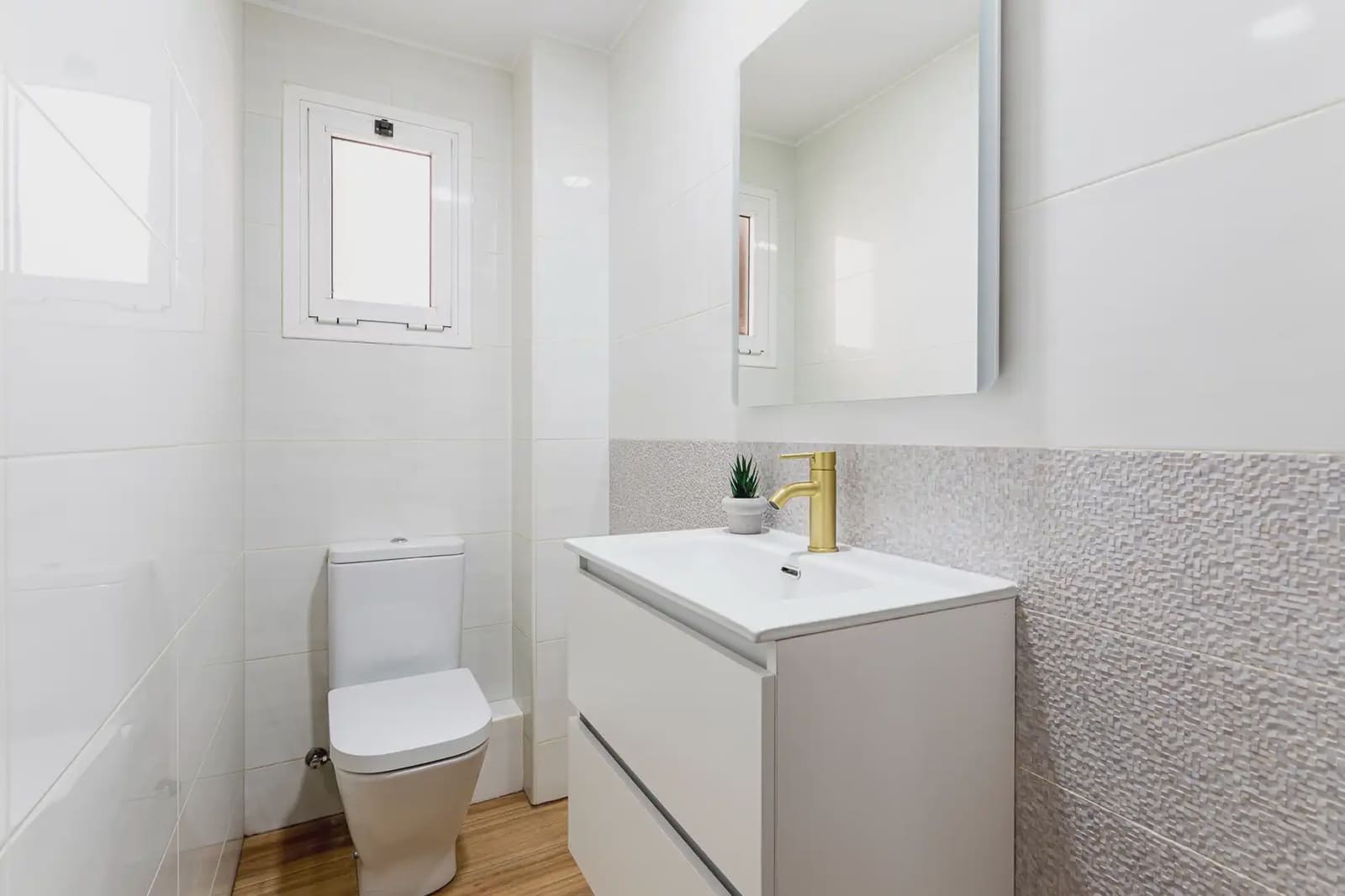 3 bedroom Flat for sale in Valencia city with garage - € 523,000 (Ref: 10120936)
