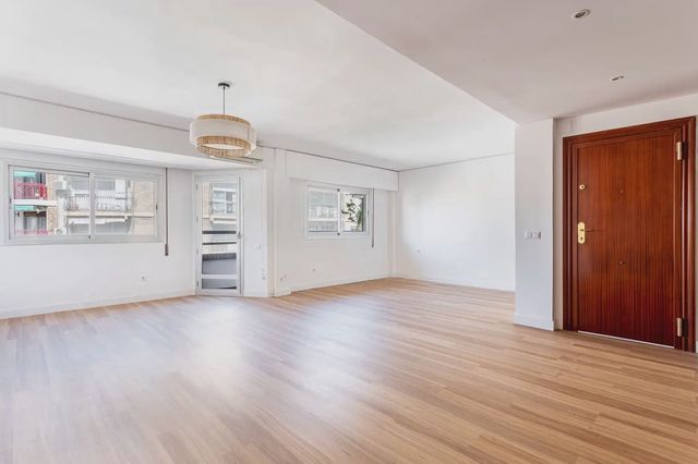 3 bedroom Flat for sale in Nou Moles, Valencia city with garage - € 523,000 (Ref: 10120936)