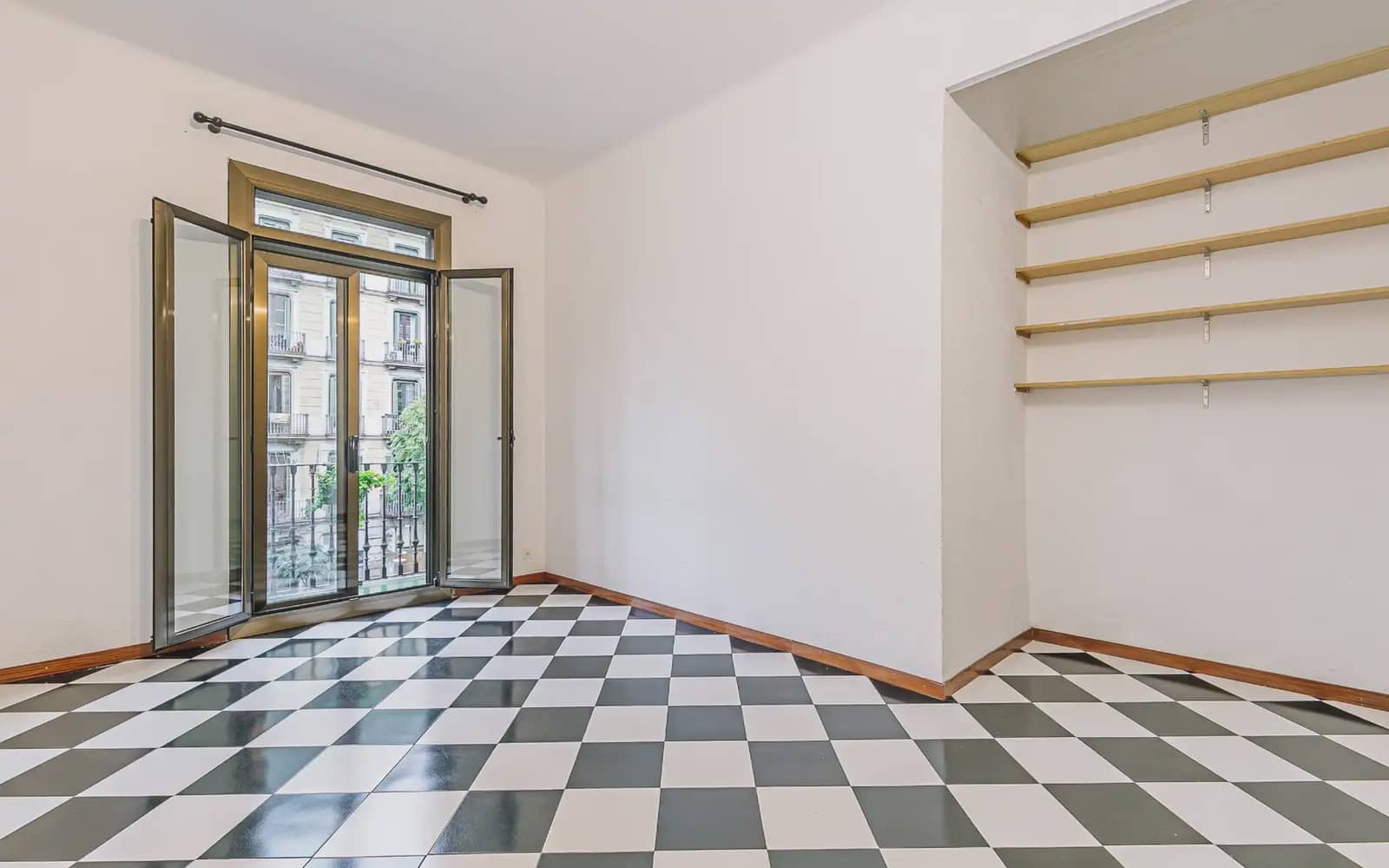 3 slaapkamer Flat te koop in Barcelona stad - € 399.000 (Ref: 10124671)