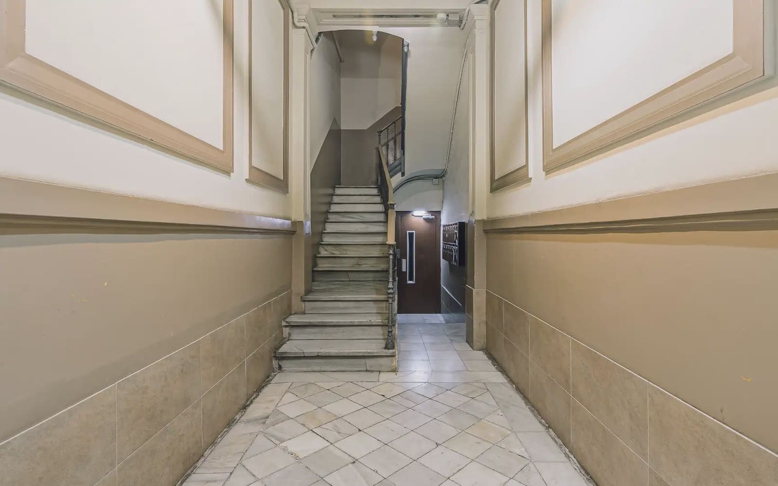3 slaapkamer Flat te koop in Barcelona stad - € 399.000 (Ref: 10124671)