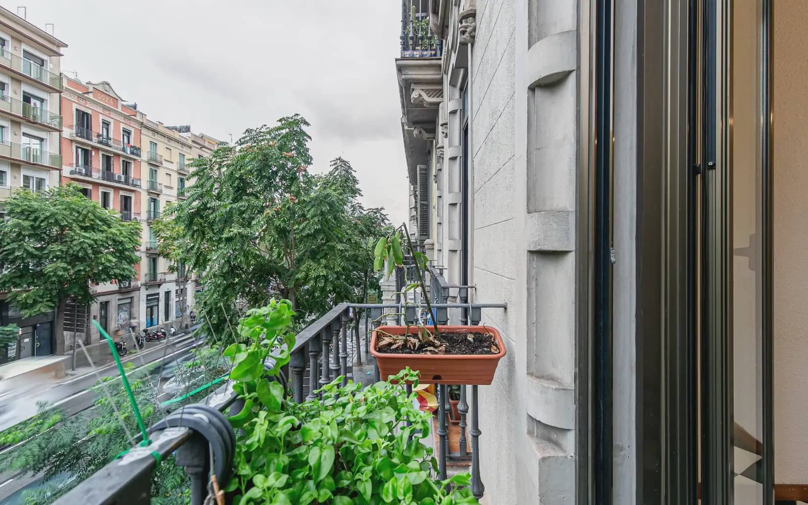 3 slaapkamer Flat te koop in Barcelona stad - € 399.000 (Ref: 10124671)