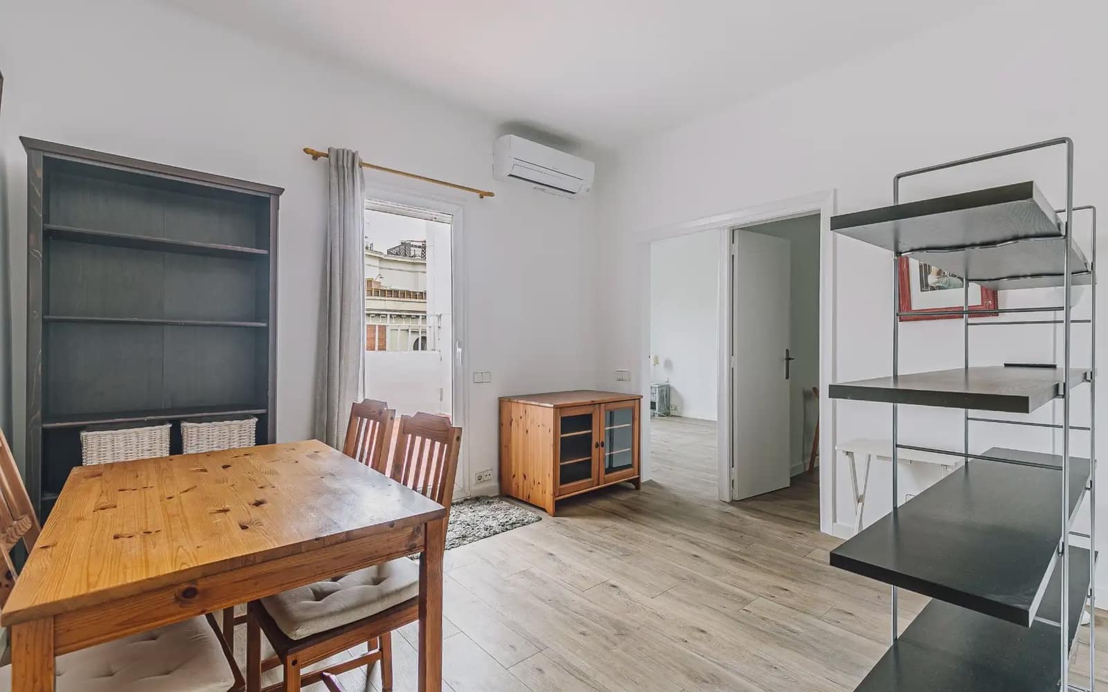 3 bedroom Penthouse for rent in Barcelona city - € 1,253 (Ref: 10135299)