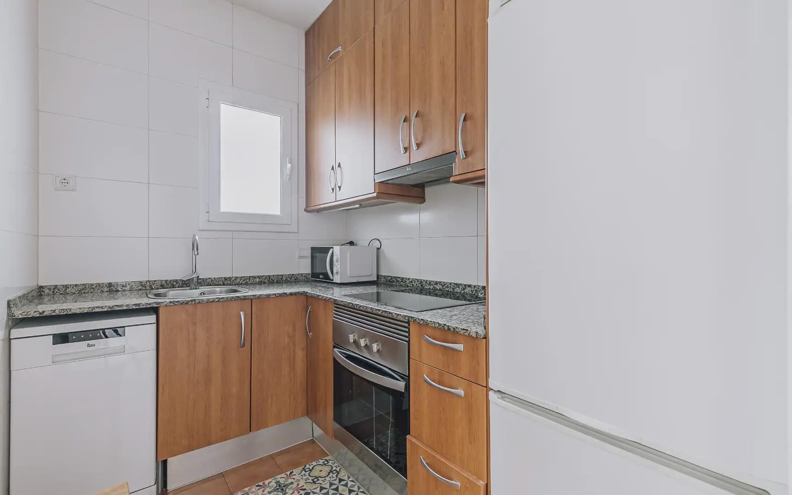 3 bedroom Penthouse for rent in Barcelona city - € 1,253 (Ref: 10135299)