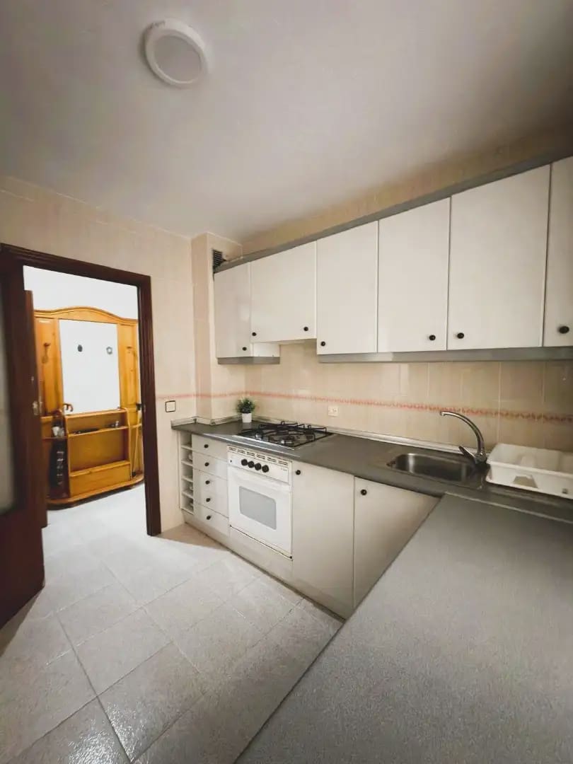 4 bedroom Flat for sale in Torrevieja with garage - € 240,000 (Ref: 10138861)