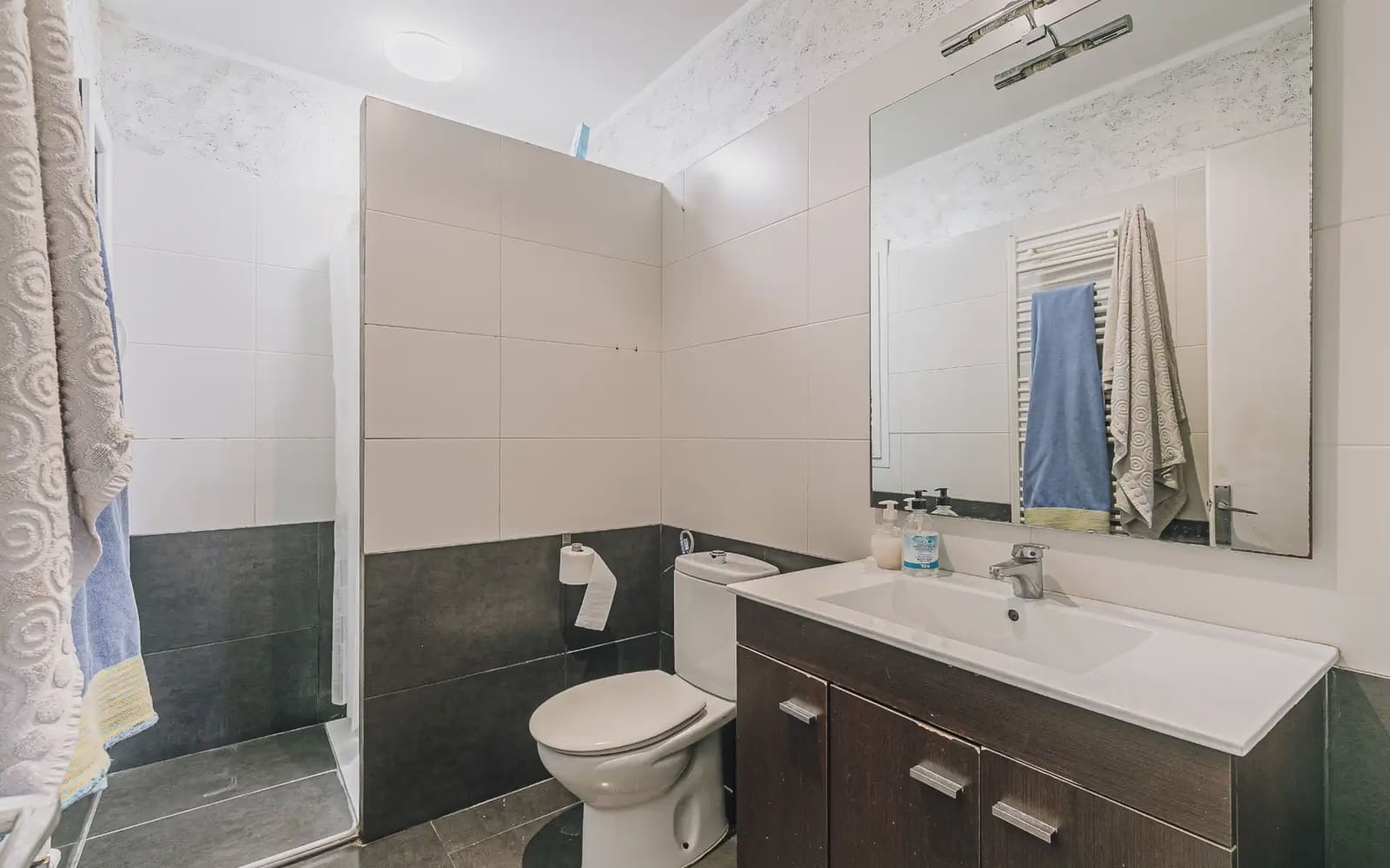 4 bedroom Townhouse for sale in Sant Pere de Torello with garage - € 290,000 (Ref: 10145077)