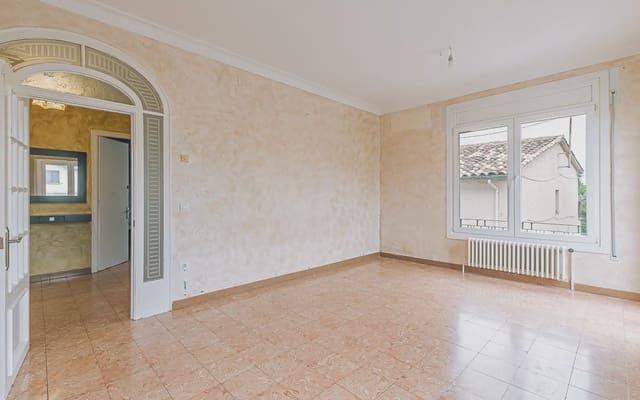 4 bedroom Townhouse for sale in Sant Pere de Torelló with garage - € 290,000 (Ref: 10145077)
