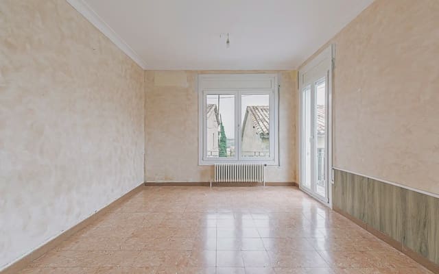 4 bedroom Townhouse for sale in Sant Pere de Torelló with garage - € 290,000 (Ref: 10145077)