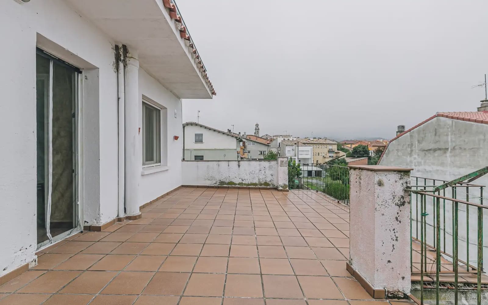 4 bedroom Townhouse for sale in Sant Pere de Torello with garage - € 290,000 (Ref: 10145077)