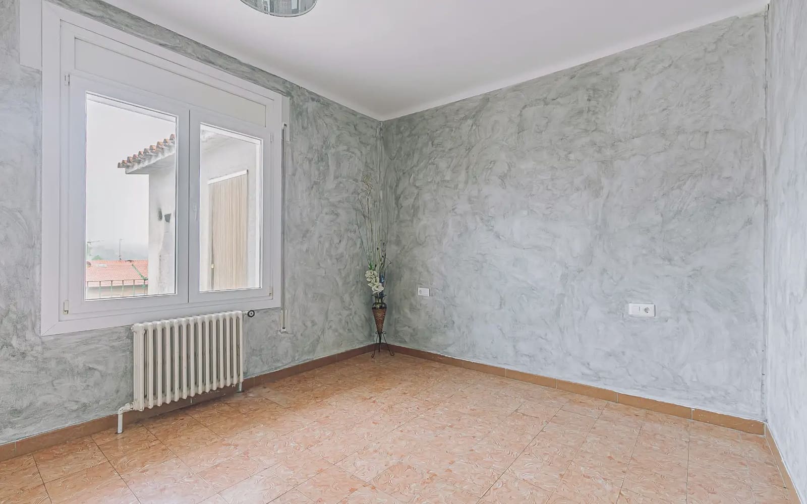 4 bedroom Townhouse for sale in Sant Pere de Torello with garage - € 290,000 (Ref: 10145077)