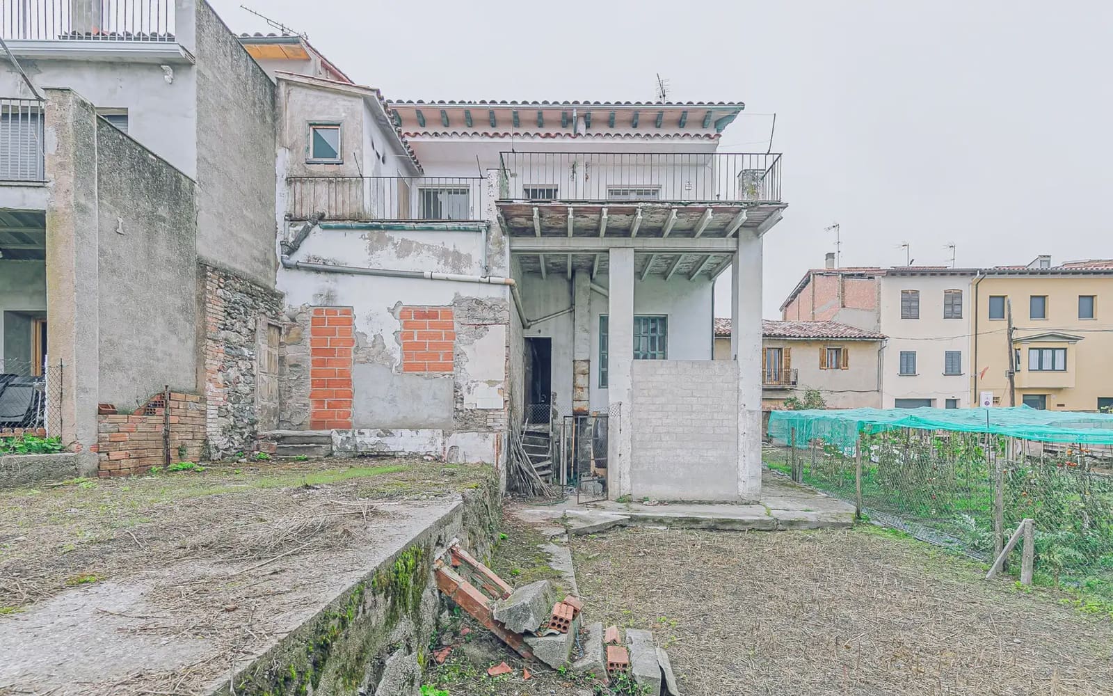 4 bedroom Townhouse for sale in Sant Pere de Torello with garage - € 290,000 (Ref: 10145077)