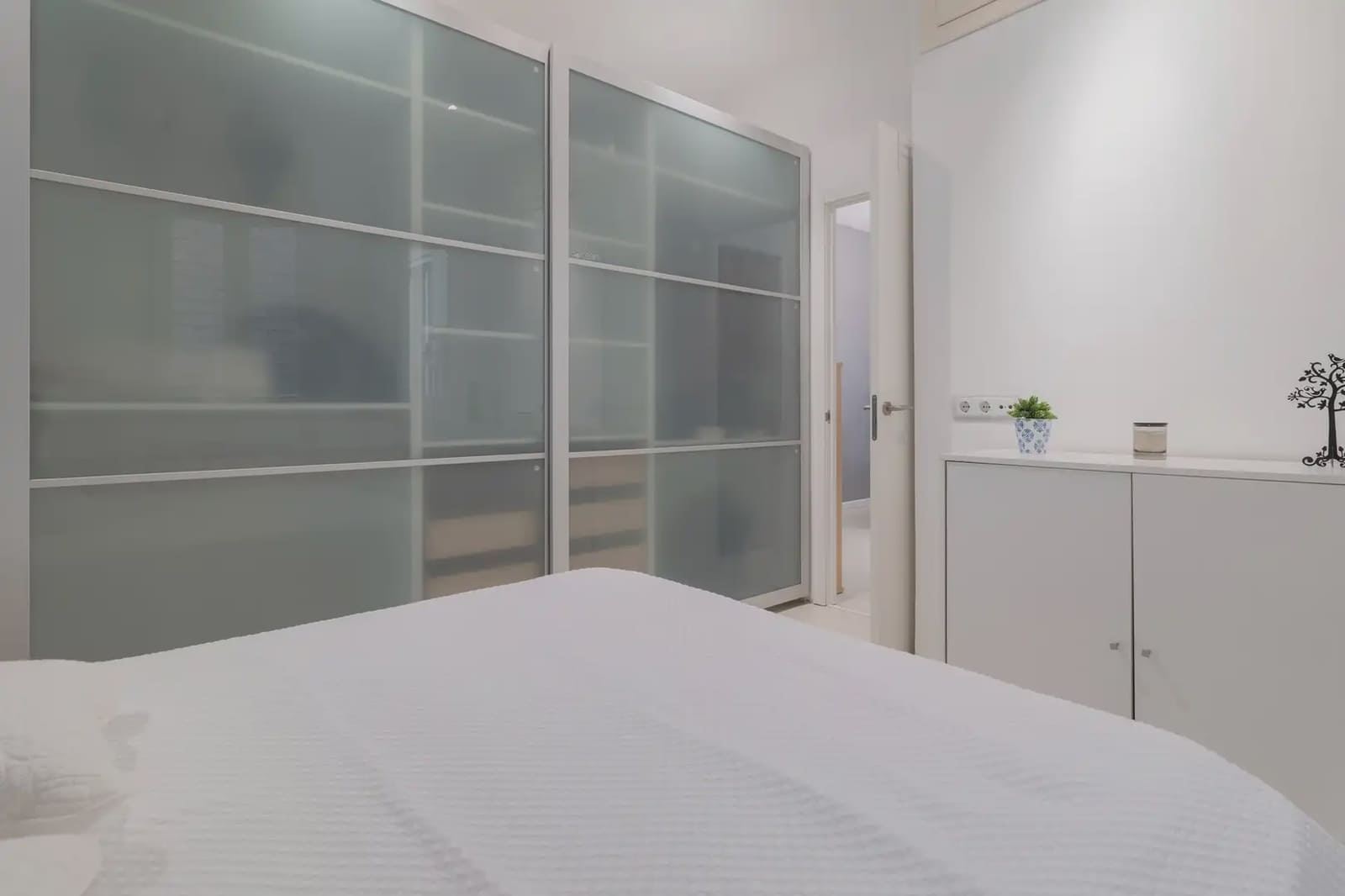 2 bedroom Flat for rent in Madrid city - € 1,400 (Ref: 10154349)