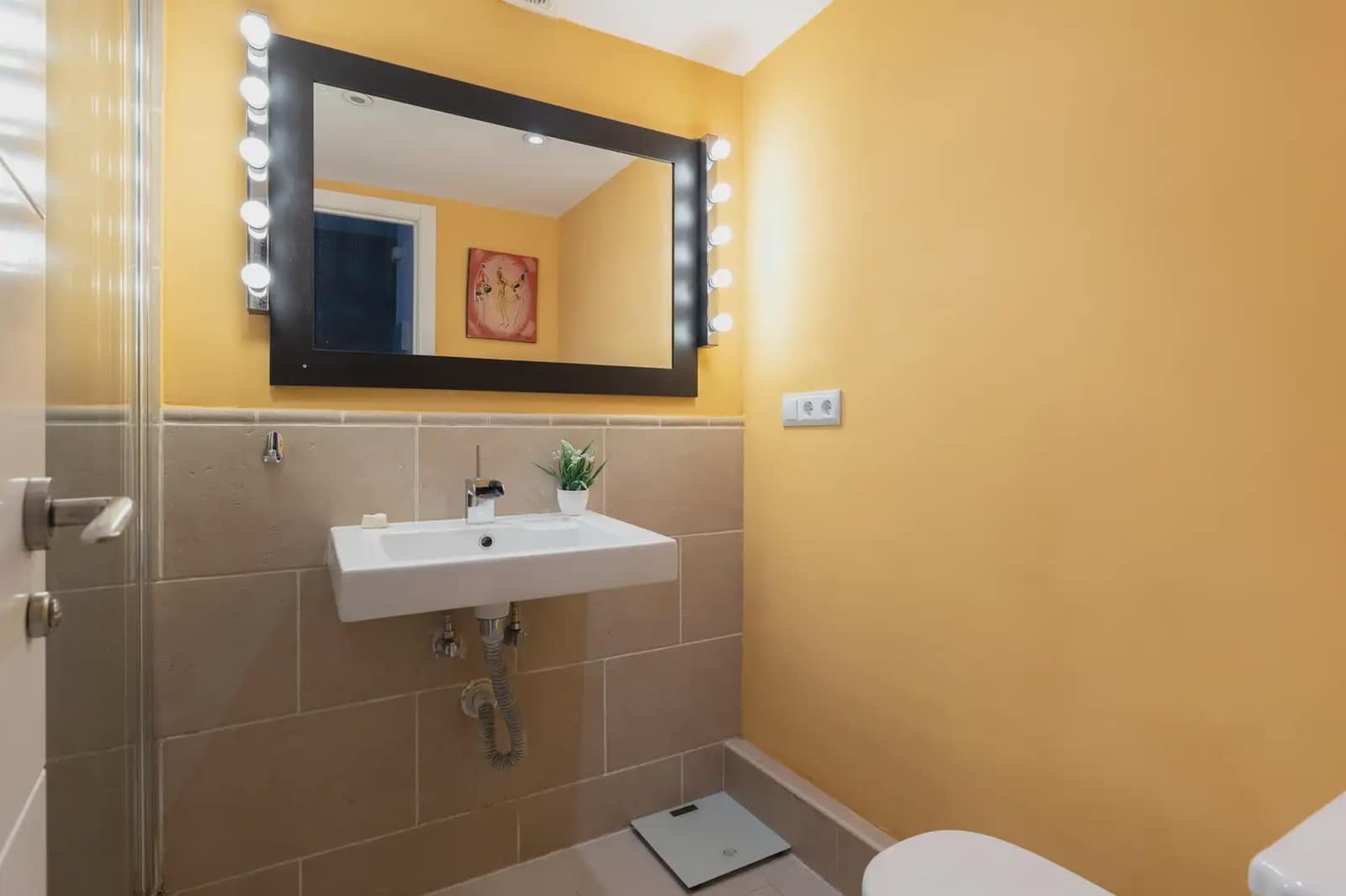 2 bedroom Flat for rent in Madrid city - € 1,400 (Ref: 10154349)