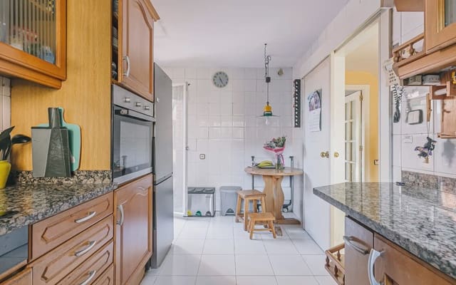 4 makuuhuone Omakotitalo myytävänä paikassa Sant Just Desvern mukana 
autotalli - 1 150 000 € (Ref: 10154350)