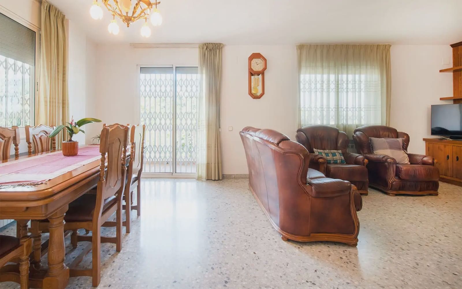 4 bedroom Villa for sale in Sant Fost de Campsentelles with garage - € 455,000 (Ref: 10160544)