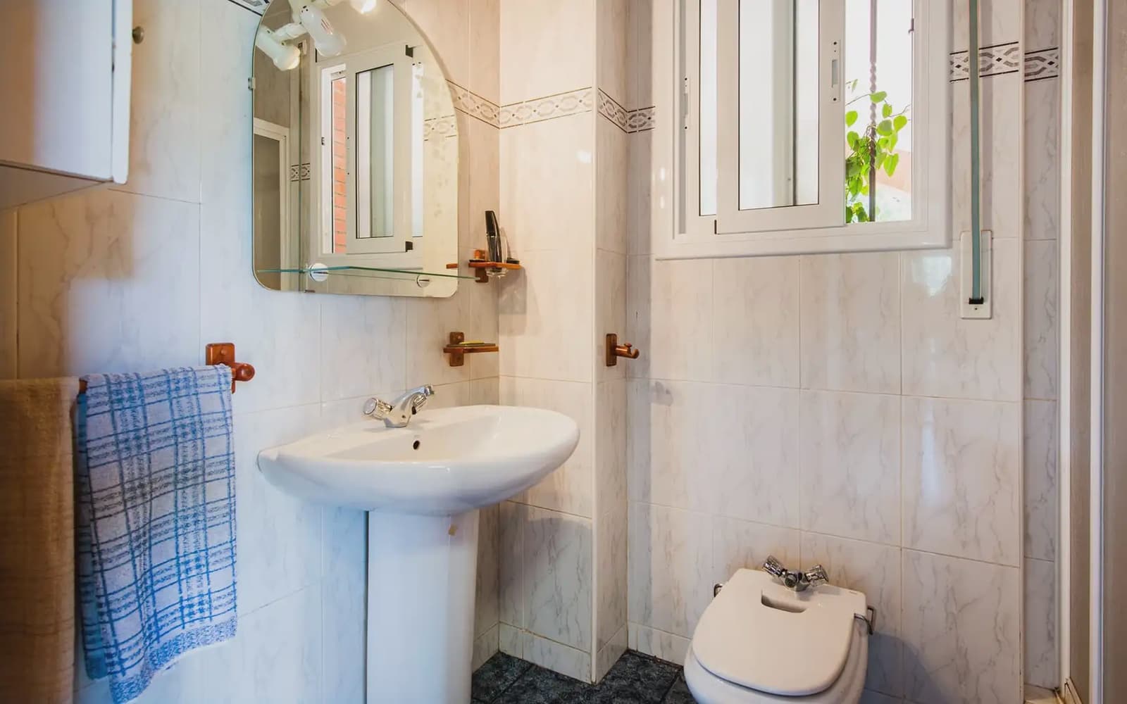 4 bedroom Villa for sale in Sant Fost de Campsentelles with garage - € 455,000 (Ref: 10160544)