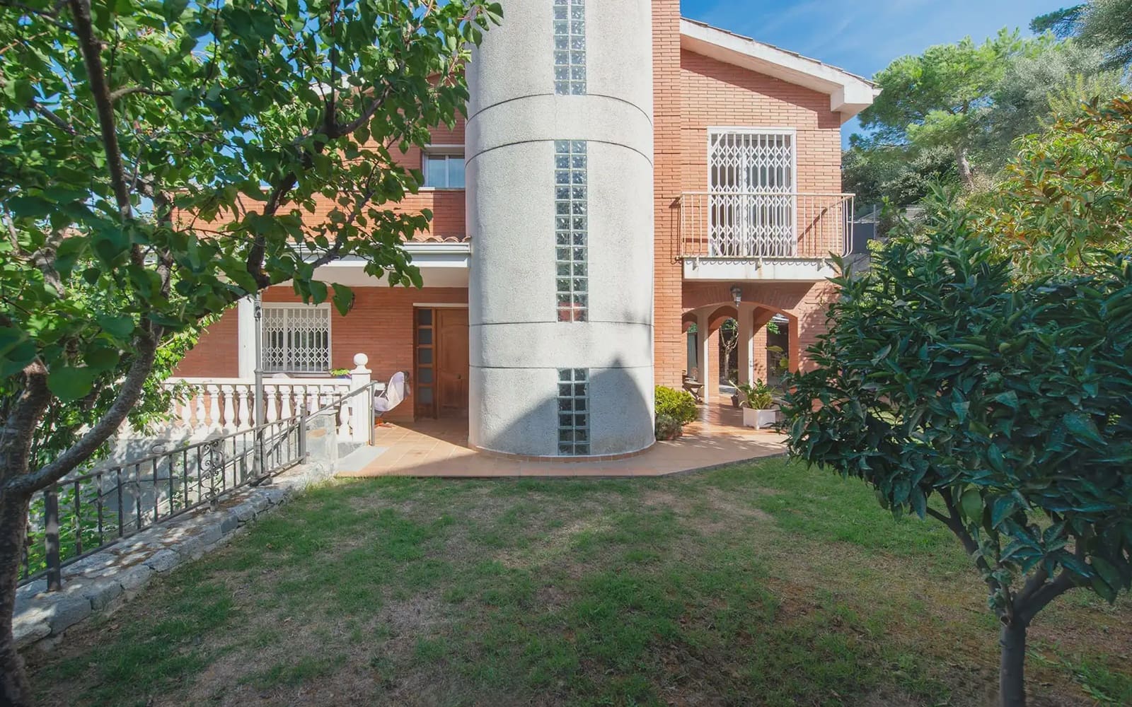 4 bedroom Villa for sale in Sant Fost de Campsentelles with garage - € 455,000 (Ref: 10160544)
