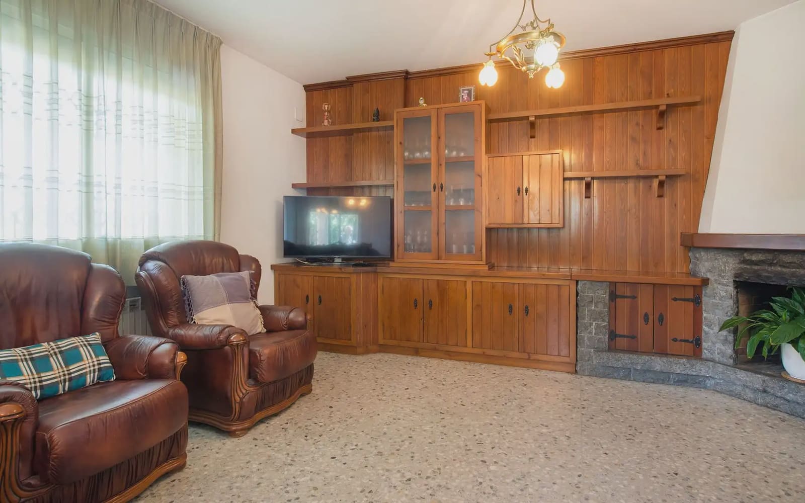 4 bedroom Villa for sale in Sant Fost de Campsentelles with garage - € 455,000 (Ref: 10160544)