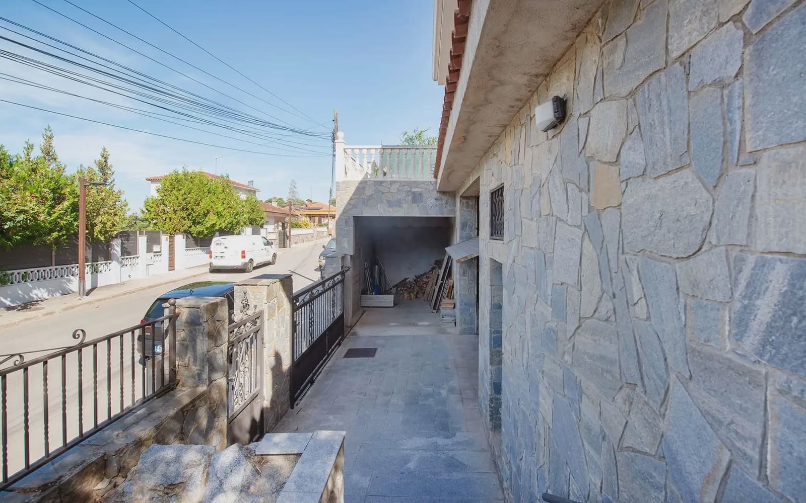 4 bedroom Villa for sale in Sant Fost de Campsentelles with garage - € 455,000 (Ref: 10160544)
